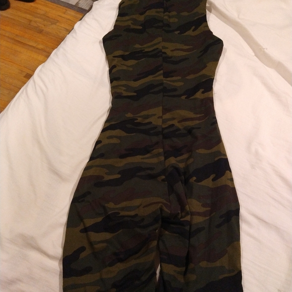Camo Shorts Jumpsuit with Zipper Front - Picture 7 of 8